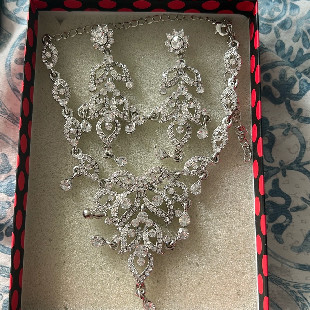 Silver Necklace & Earrings